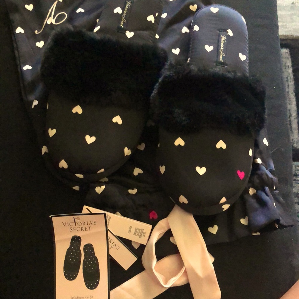 Victoria secret house slides brand new with tags and comes with small silk bag